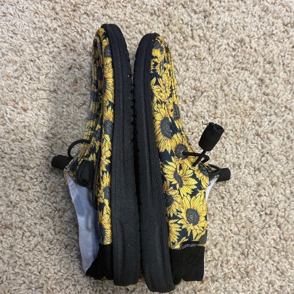 Simply Southern Brand,  Sunflower Shoes, Womens 8M, used - Picture 7 of 10